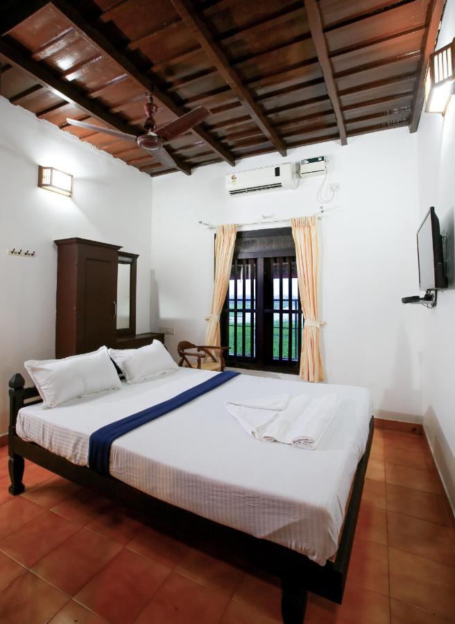 Palmy Lake Resort Alappuzha Ngoại thất bức ảnh