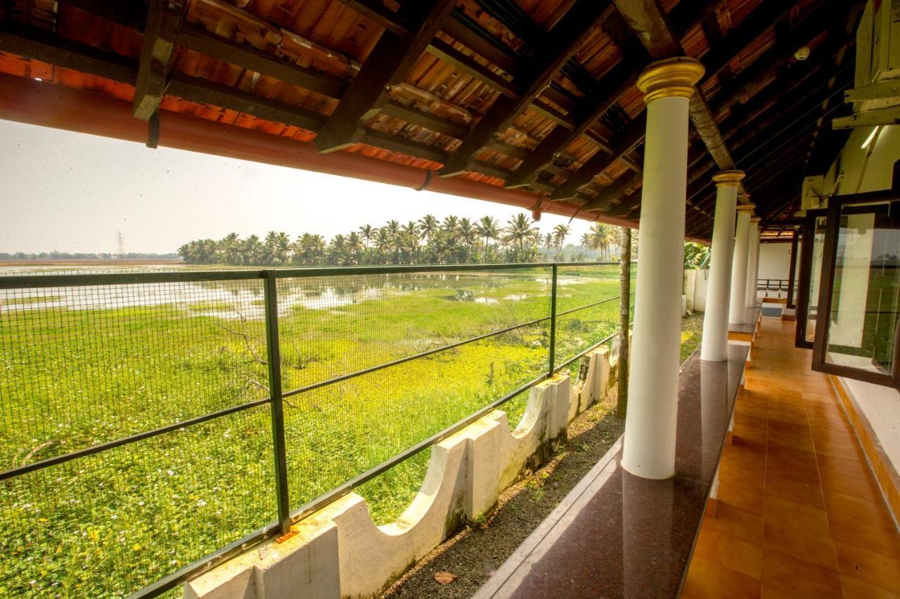 Palmy Lake Resort Alappuzha Ngoại thất bức ảnh