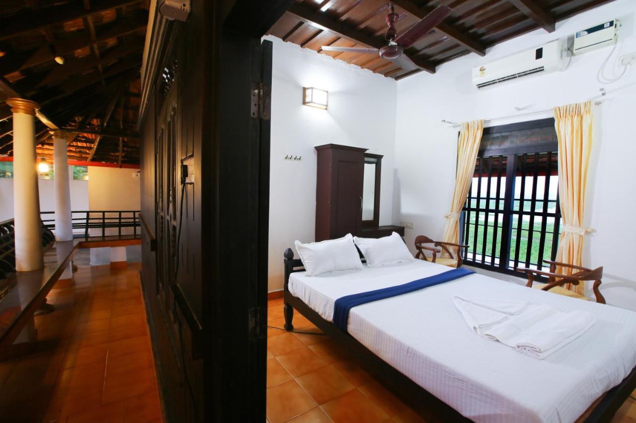 Palmy Lake Resort Alappuzha Ngoại thất bức ảnh